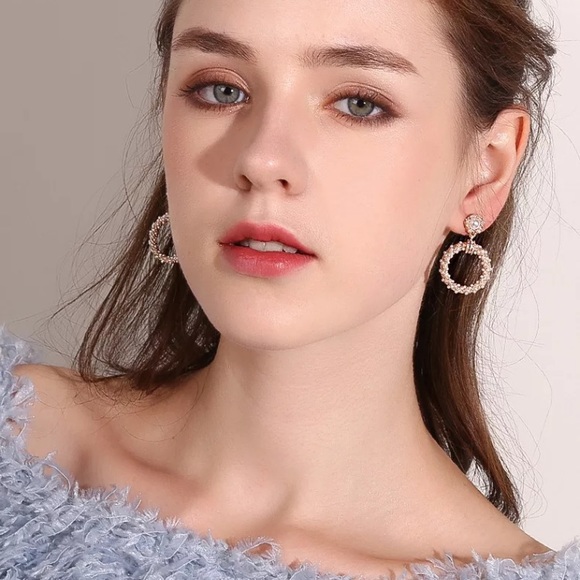 Beautiful Circle Pearl Good Tone Earrings - Picture 2 of 4